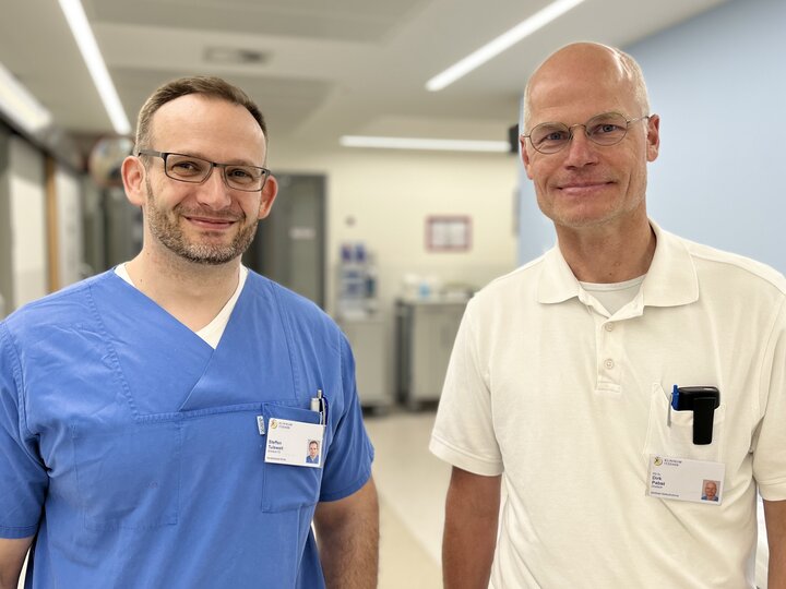 Steffen Tuleweit, Chefarzt Internistische Intensivmedizin, und PD Dr. Dirk Pabst, Chefarzt für die Zentrale Notaufnahme (ZNA)