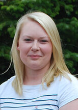 Portrait: Stellvertretende Pflegedienstleitung und Praxisanleiterin Jana Schmelzer Portrait: Stellvertretende Pflegedienstleitung und Praxisanleiterin Jana Schmelzer