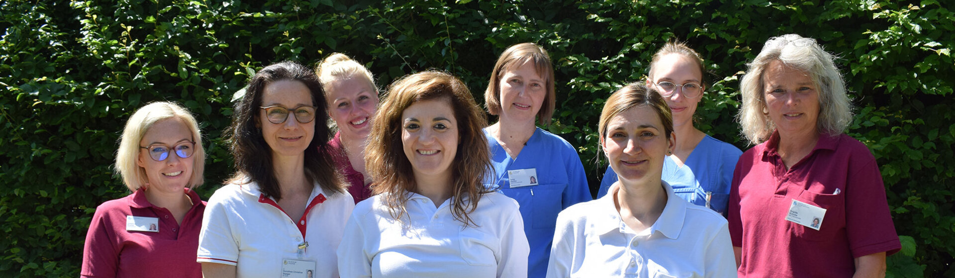 Gruppenfoto des Teams des Adipositaszentrums im Freien. Gruppenfoto des Teams des Adipositaszentrums im Freien.