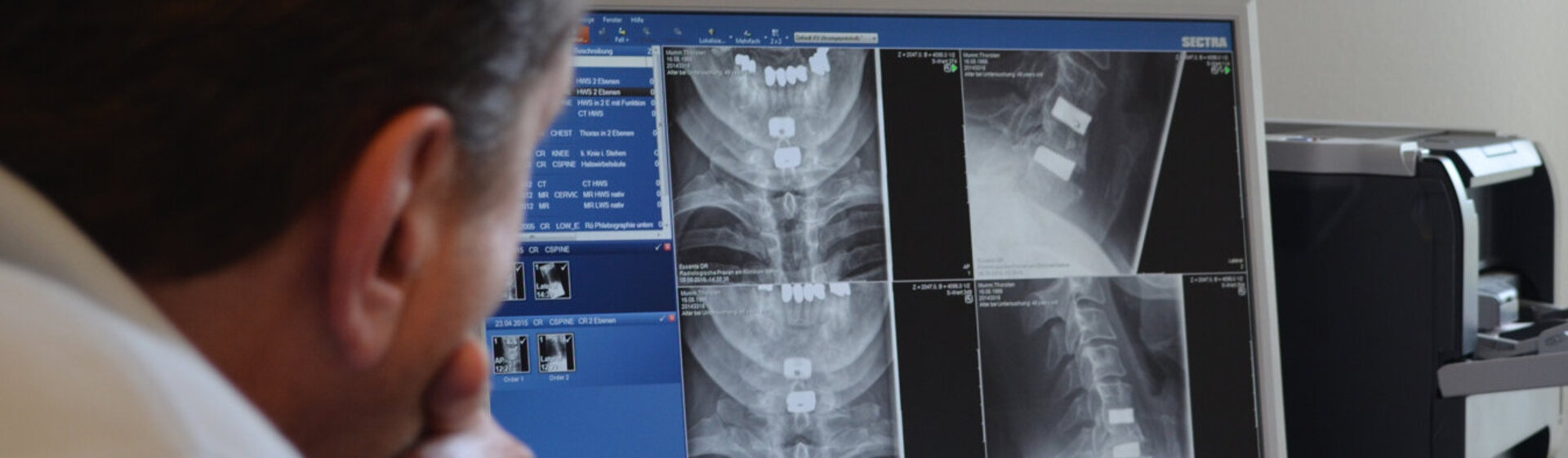 MRT-Bilder der Halswirbelsäule werden am Bildschirm beurteilt. MRT-Bilder der Halswirbelsäule werden am Bildschirm beurteilt.