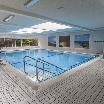 Schwimmbecken im MediFit