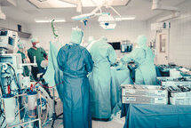 Medizinisches Fachpersonal während einer OP Medizinisches Fachpersonal während einer OP