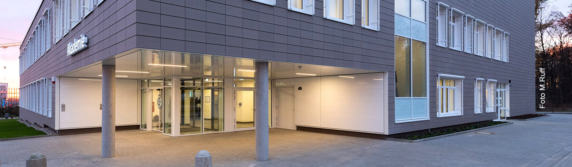 Eingang der Klinikum Itzehoe Akademie Eingang der Klinikum Itzehoe Akademie