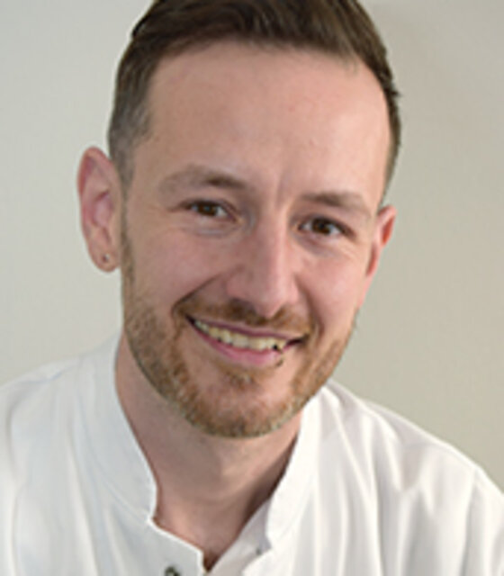 Oberarzt Dr. med. Till Koch